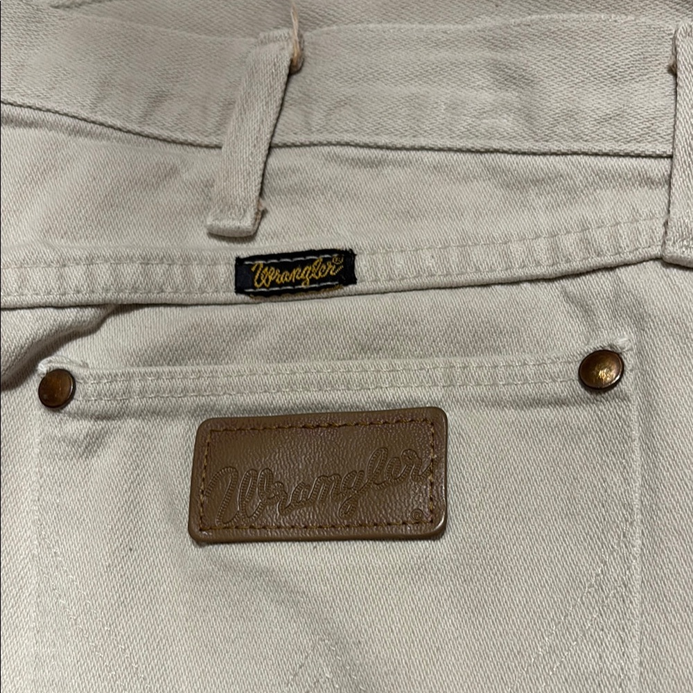 Wrangler 36x30 Beige Jeans measurements in pics